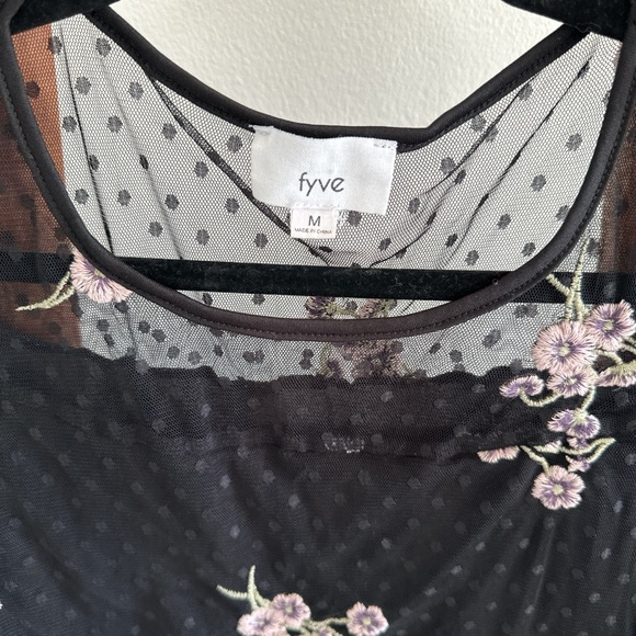 Embroidered Floral Blouse - Picture 5 of 6